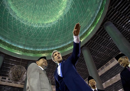 Ngoại trưởng Mỹ thăm đền thờ Hồi giáo lớn nhất Đông Nam Á