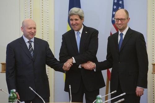 Ngoại trưởng Mỹ thảo luận với lãnh đạo tạm quyền Ukraine
