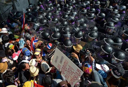 Người biểu tình vây nhà của thủ tướng Thái Lan