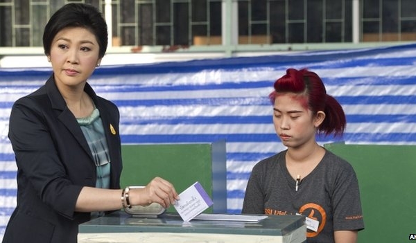 Người Thái đi bỏ phiếu giữa bạo loạn