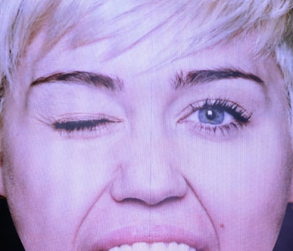 Những khoảnh khắc nổi loạn của Miley Cyrus trên sân khấu