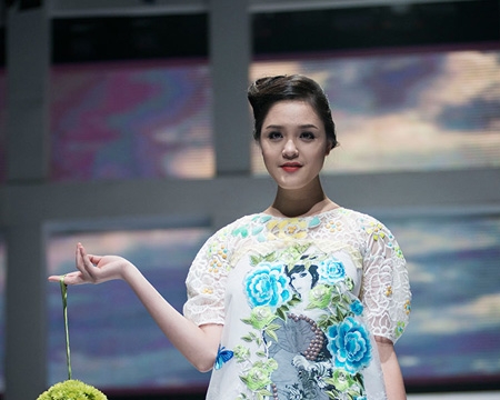 Những trang phục ứng dụng đẹp nhất Vietnam Fashion Week