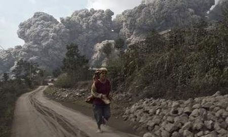 Núi lửa bùng phát, 11 học sinh Indonesia tử vong