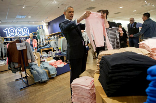 Obama mua áo ‘made in Vietnam’ tặng vợ