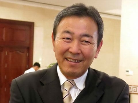 Ông Tanaka Koji chính thức thành trưởng giải V-League                                                   Các sao đua nhau chụp tự sướng