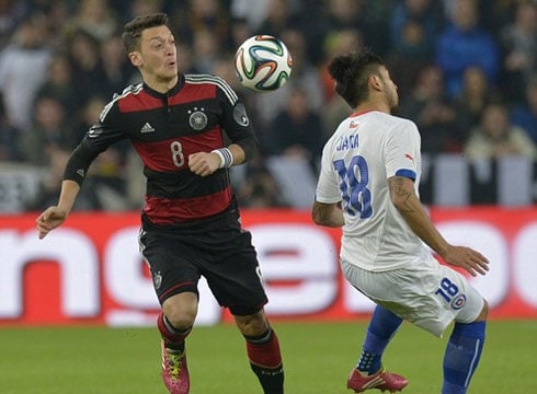 Ozil kiến tạo chiến thắng cho tuyển Đức