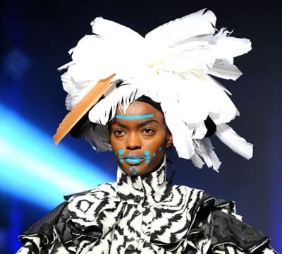 Phong cách trang điểm kỳ quái tại Paris Fashion Week