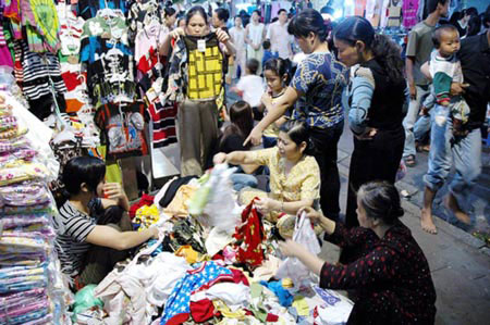 Quần áo trẻ em có chất gây “ngớ ngẩn” tràn ngập chợ Đồng Xuân?