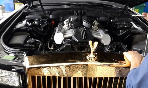 Rolls-Royce Phantom độ rồng vàng 24k về Hà Nội