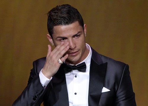Ronaldo hối tiếc về những lời bốc đồng                                                   Mario Suarez và bồ cũ Puyol chụp ảnh nóng