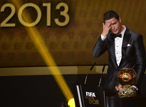 Ronaldo kết thúc bốn năm Messi thống trị Quả Bóng Vàng                                                   Cựu hoa hậu Anh thâm tím đùi vì tập nhảy cầu