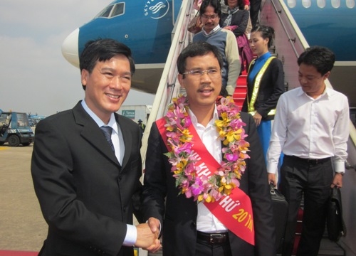 Sân bay Tân Sơn Nhất đón khách thứ 20 triệu