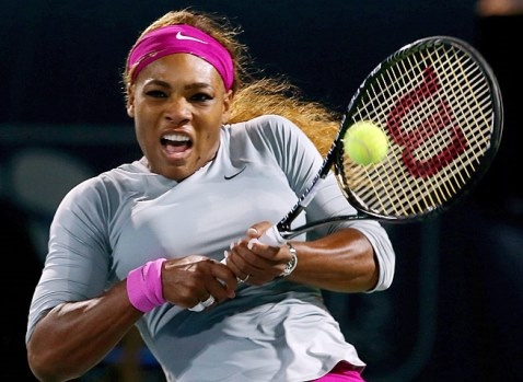 Serena Williams khởi đầu thuận lợi tại Dubai Championships                                                   Siêu mẫu khoe vòng hai cổ vũ Milan