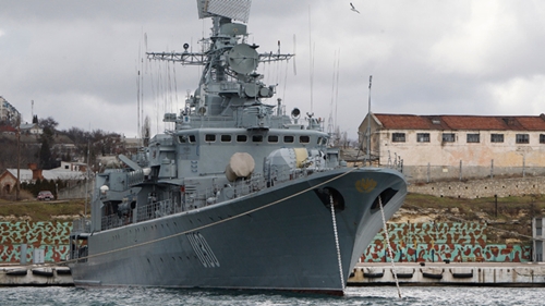 Soái hạm Ukraine kháng lệnh Kiev, treo cờ Nga