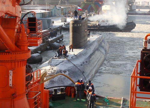 Tàu ngầm Kilo thứ hai vượt băng về Việt Nam