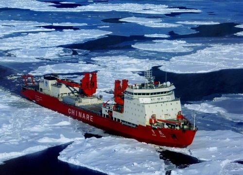 Tàu Trung Quốc kẹt trong băng trên đường giải cứu tàu Nga