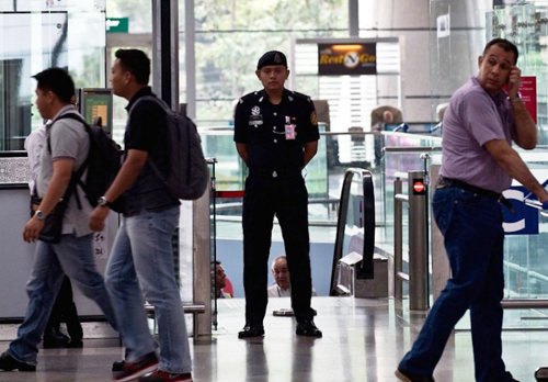 Thành viên tổ bay MH370 không bị khám nhà