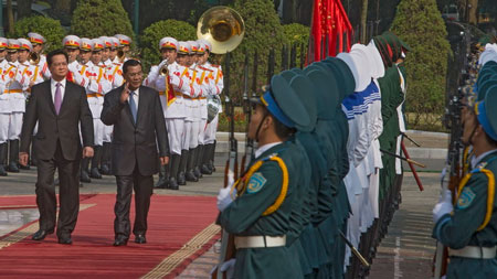 Thủ tướng Campuchia Hun Sen thăm Việt Nam