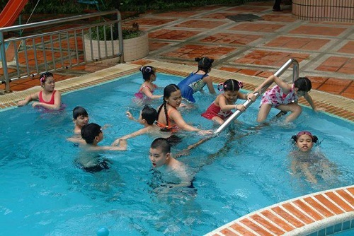 Trường học không đủ điều kiện an toàn để dạy bơi cho trẻ