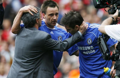 Tương lai của Lampard và Terry nằm trong tay Mourinho                                                   Người đẹp lướt sóng lộ ngực