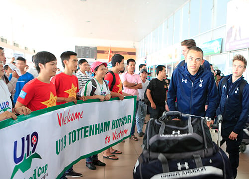 U19 Tottenham đặt chân đến Việt Nam                                                   Bữa tối lãng mạn đầu năm của Pato