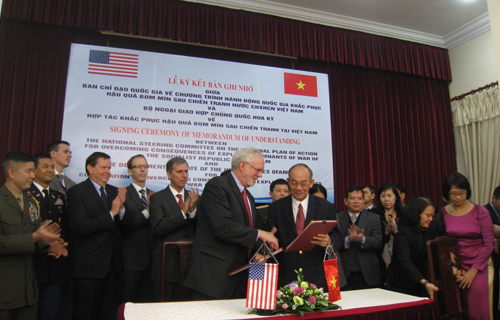 Việt – Mỹ ký kết hợp tác khắc phục hậu quả bom mìn