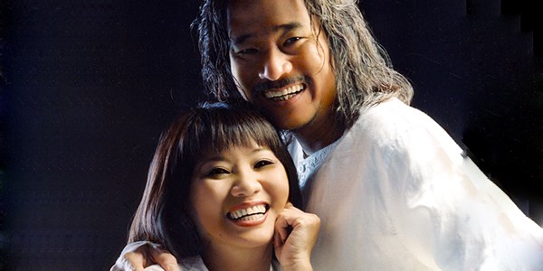 Vợ chồng ca sĩ Cẩm Vân – Khắc Triệu kỷ niệm 34 năm ca hát