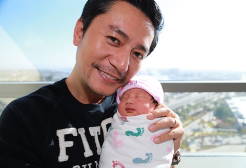 Vợ Trương Minh Cường sinh con gái