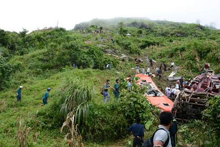 Vụ xe khách lao vực tại Lào Cai: Thêm một nạn nhân tử vong