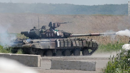 Xe tăng Nga vượt biên, Tổng thống Ukraina lập tức gọi Putin