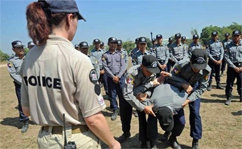 Xem cảnh sát Myanmar tập dẹp biểu tình bạo loạn