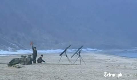 Xem pháo binh Triều Tiên bắn đạn thật ra biển