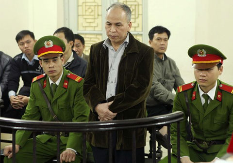 Xử phạt 15 tháng tù đối với bị cáo Phạm Viết Đào