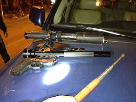 Cảnh sát 141 phát hiện hàng loạt vũ khí trên xe Lexus