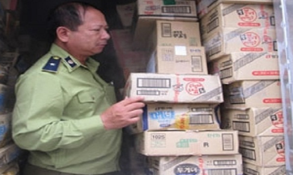 Hà Nội: Tạm giữ hơn 1.000 thùng kem không nhãn