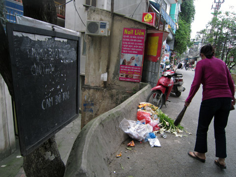 Những chuyện tréo ngoe trên đường phố Hà Nội