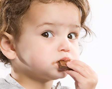 Kẹo ngọt gây hại đến sức khoẻ của trẻ