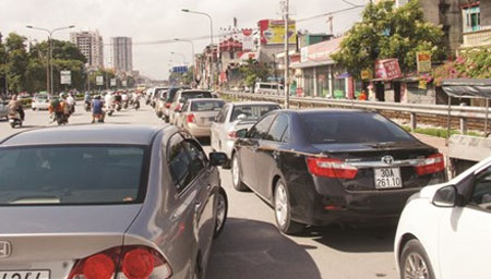 Có hay không chuyện “hành xác” đi đăng kiểm xe tại Hà Nội?