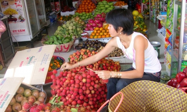 Cuối mùa trái cây tăng giá 3 – 4 lần, dân hết hàng để bán