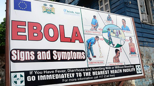 BỘ Y TẾ CẢNH BÁO: Bắt tay hay đi dự đám ma đều có thể mắc dịch Ebola