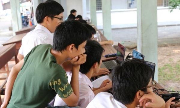 Laptop cũ: Mạnh, rẻ và nước mắt sinh viên nghèo