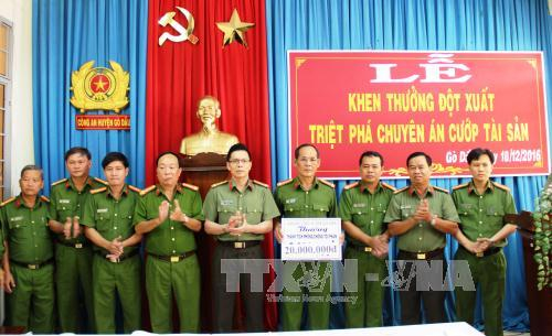 Tây Ninh: Khen thưởng các đơn vị phá án vụ cướp tiệm vàng