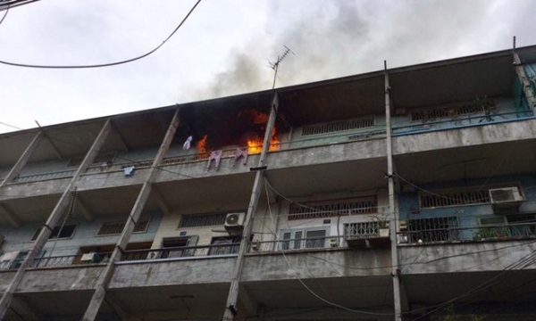 Cháy lớn tại chung cư Phùng Hưng
