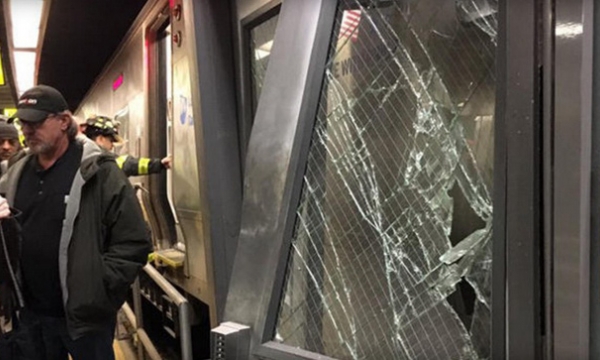 Mỹ: Tàu hỏa lật tại trung tâm New York, 76 người bị thương