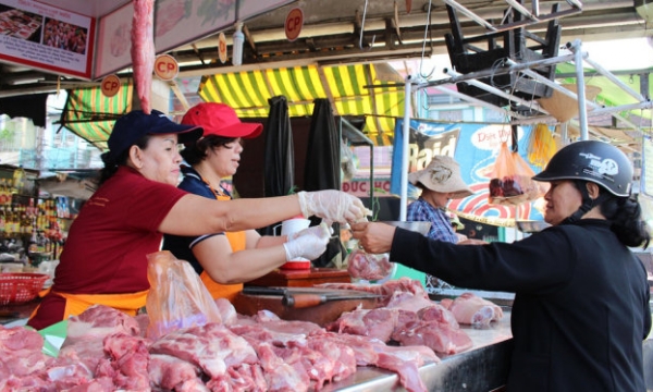 Bình Dương: Mở sạp bán thịt heo sạch tại chợ