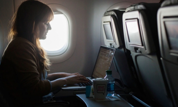 Mỹ không cấm hành khách châu Âu mang laptop lên máy bay