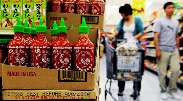 Singapore ra lệnh thu hồi tương ớt Sriracha của triệu phú Việt kiều Mỹ
