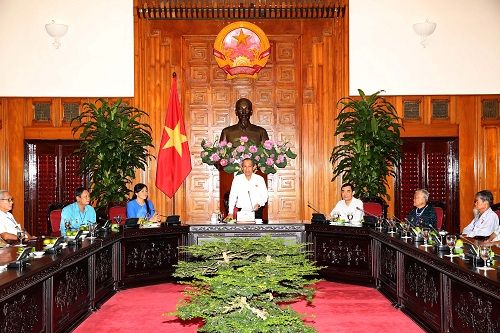 Phó Thủ tướng Thường trực Chính phủ Trương Hòa Bình tiếp đoàn người có công tỉnh Vĩnh Long