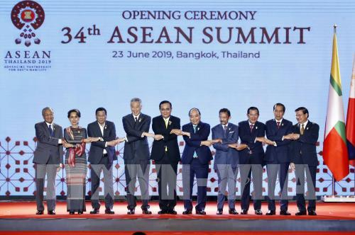 Thủ tướng Nguyễn Xuân Phúc kết thúc tham dự Hội nghị cấp cao ASEAN lần thứ 34