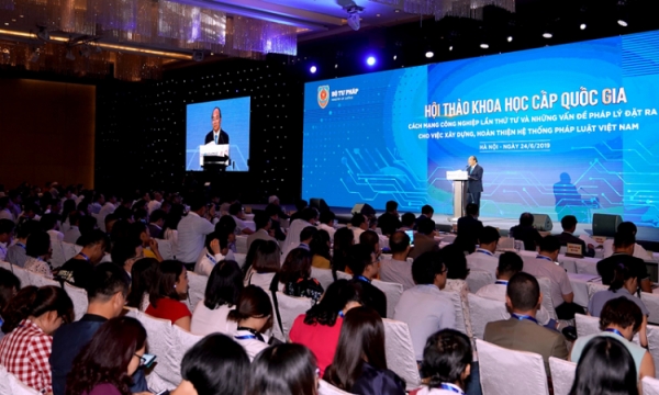 Thủ tướng Nguyễn Xuân Phúc dự Hội thảo khoa học về xây dựng hoàn thiện hệ thống pháp luật 